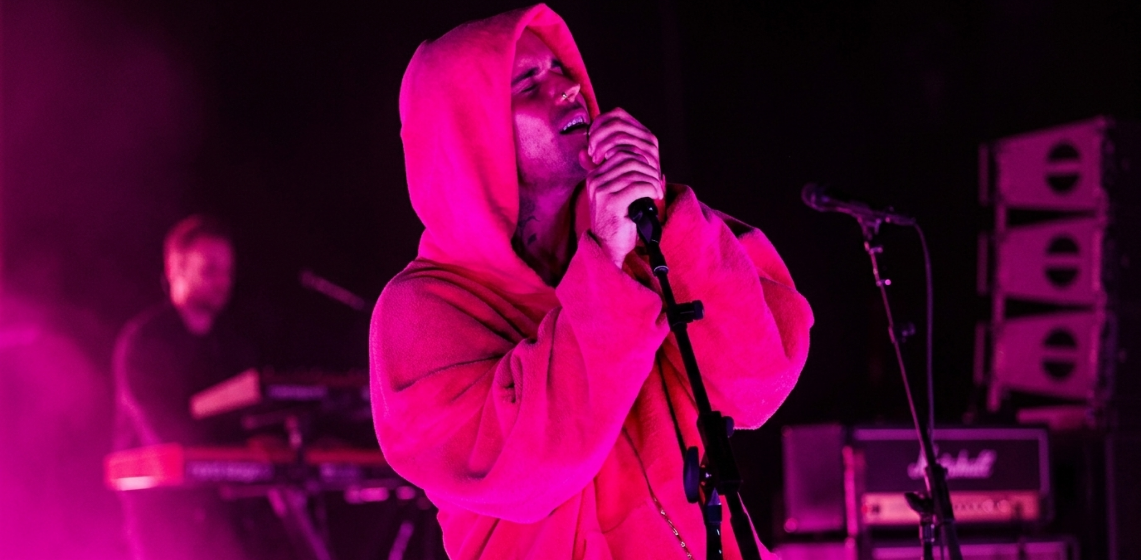 Justin Bieber 2026 Coachella bubblegum hot pink ultra oversized full-zip hoodie with streetwear fit