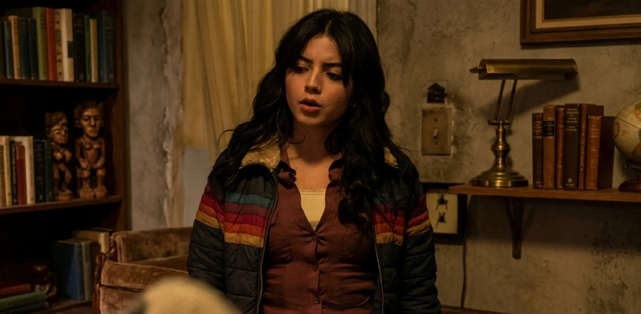 Dina The Last of Us Season 2 burgundy three-quarter sleeve button-down shirt worn by Isabela Merced with flap pockets and utility-inspired design