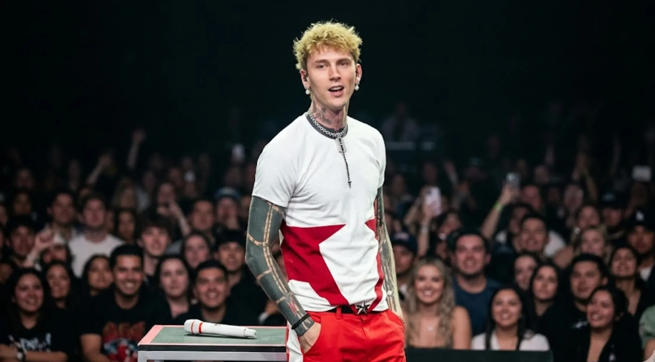 MGK iHeartRadio Y100.7 Jingle Ball 2025 White and Red Geometric Graphic Crewneck T-Shirt