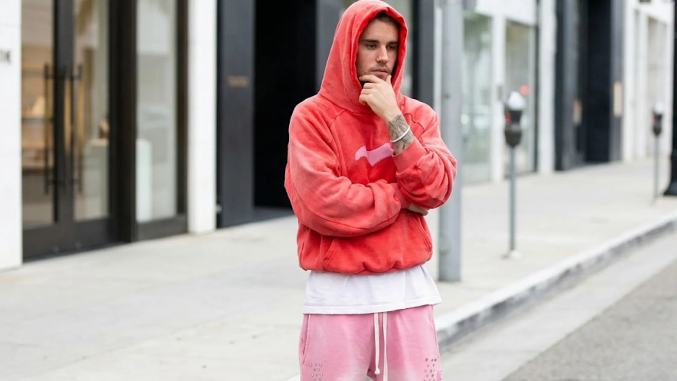 Justin Bieber Los Angeles 2026 coral-red oversized hoodie with kangaroo pocket, drop shoulders, and relaxed streetwear fit.