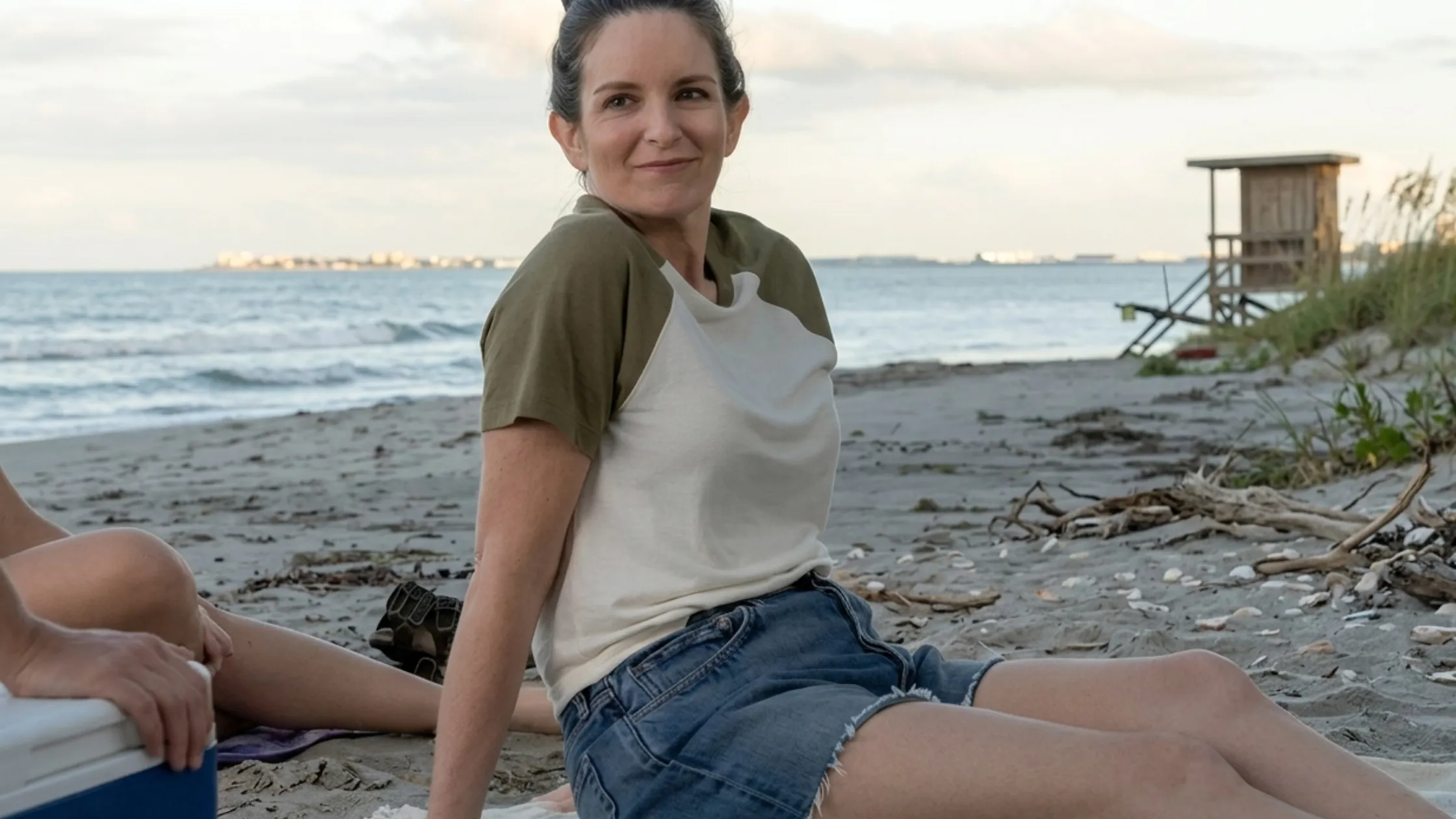 Tina Fey The Four Seasons white and green raglan baseball tee worn by Kate in Season 1 Episode 4, casual everyday street style shirt