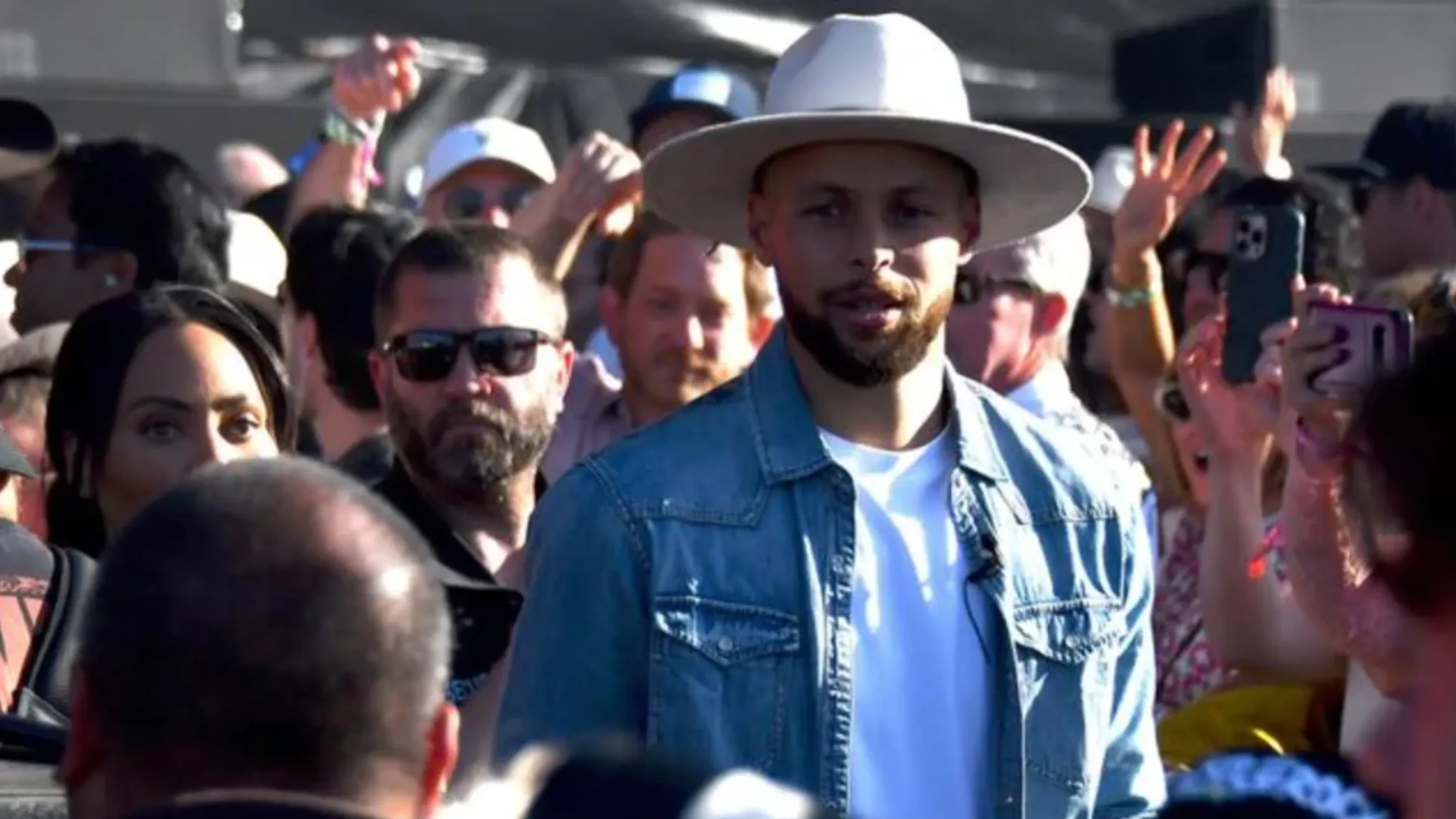 How to Recreate Stephen Curry BottleRock Napa Valley 2025 Denim Jacket Style Effortlessly