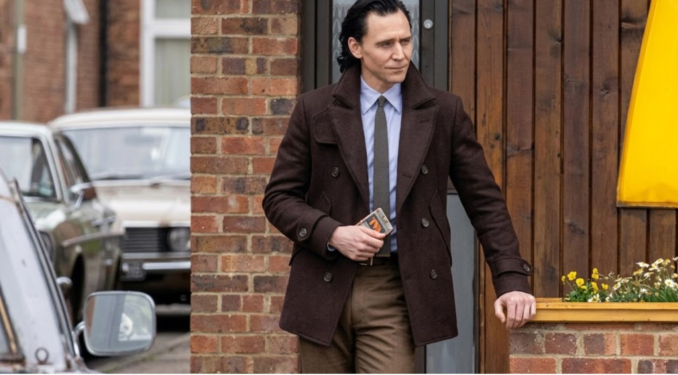 Why Tom Hiddleston’s Dark Brown Wool Peacoat in Loki Season 2 is the Ultimate TVA Grail (1)