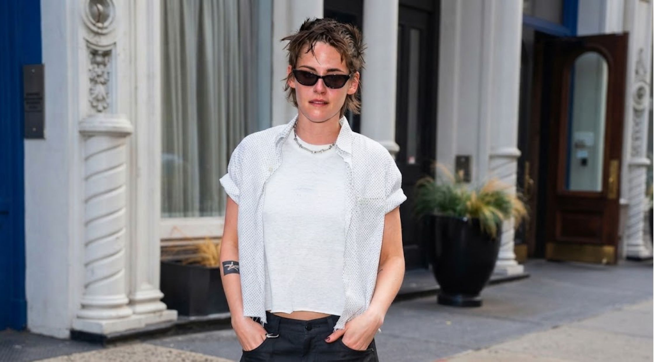 Why Kristen Stewart’s NYC Cropped Geometric Shirt is the Ultimate Off-Duty Street-Style Grail