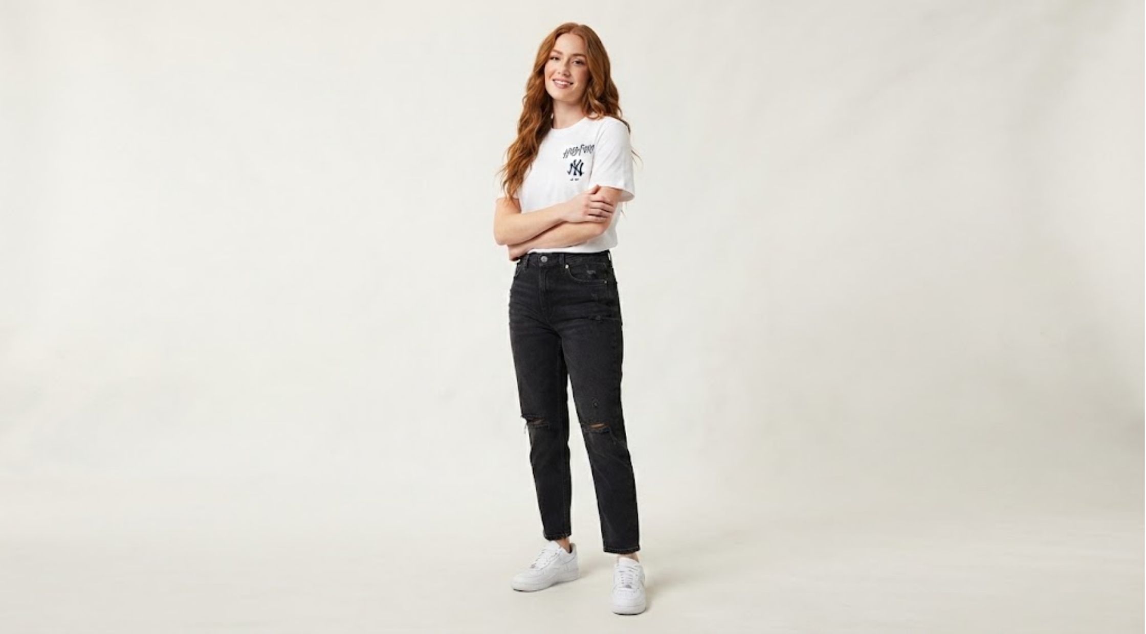 How to Style the Harry Potter x NY Yankees Hogwarts Crest T-Shirt