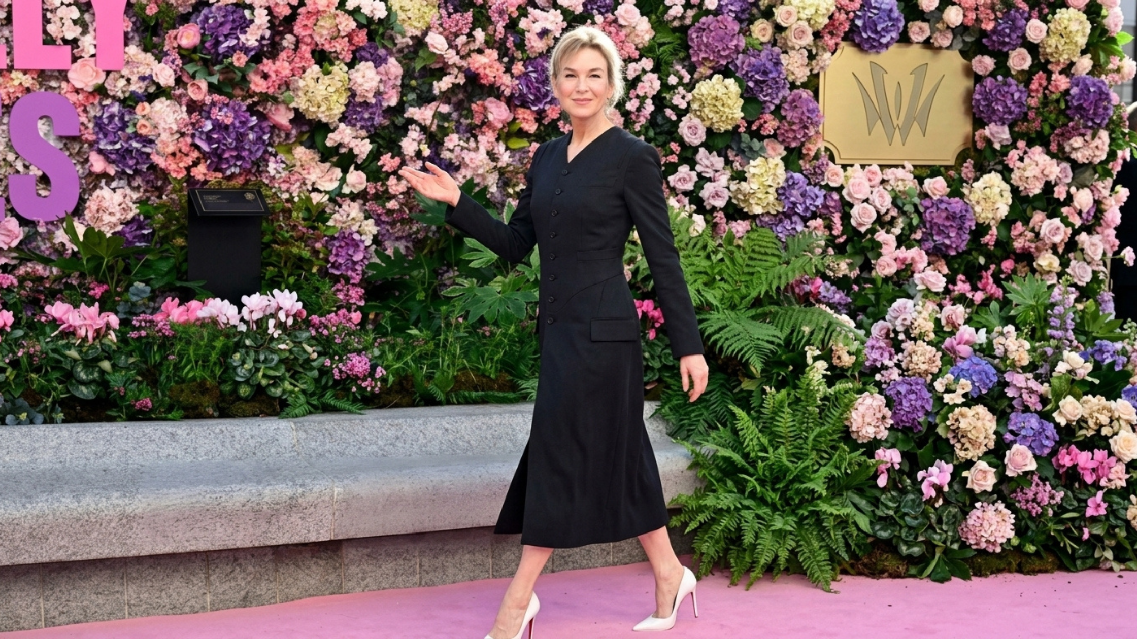 Renée Zellweger Bridget Jones Scenes Black Maxi Coat Dress