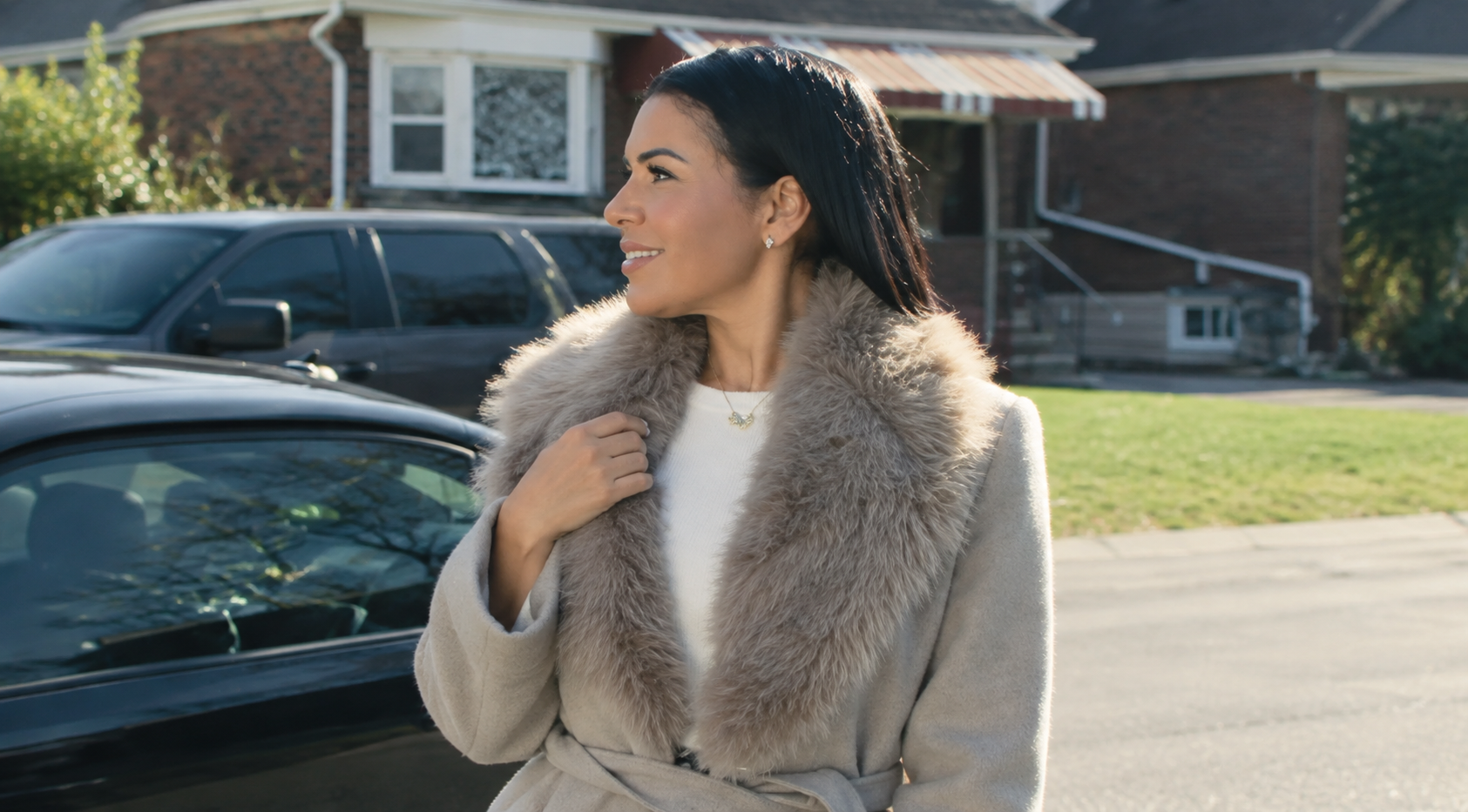 Love It Or List It S21 Page Turner grey wool fur collar belted coat