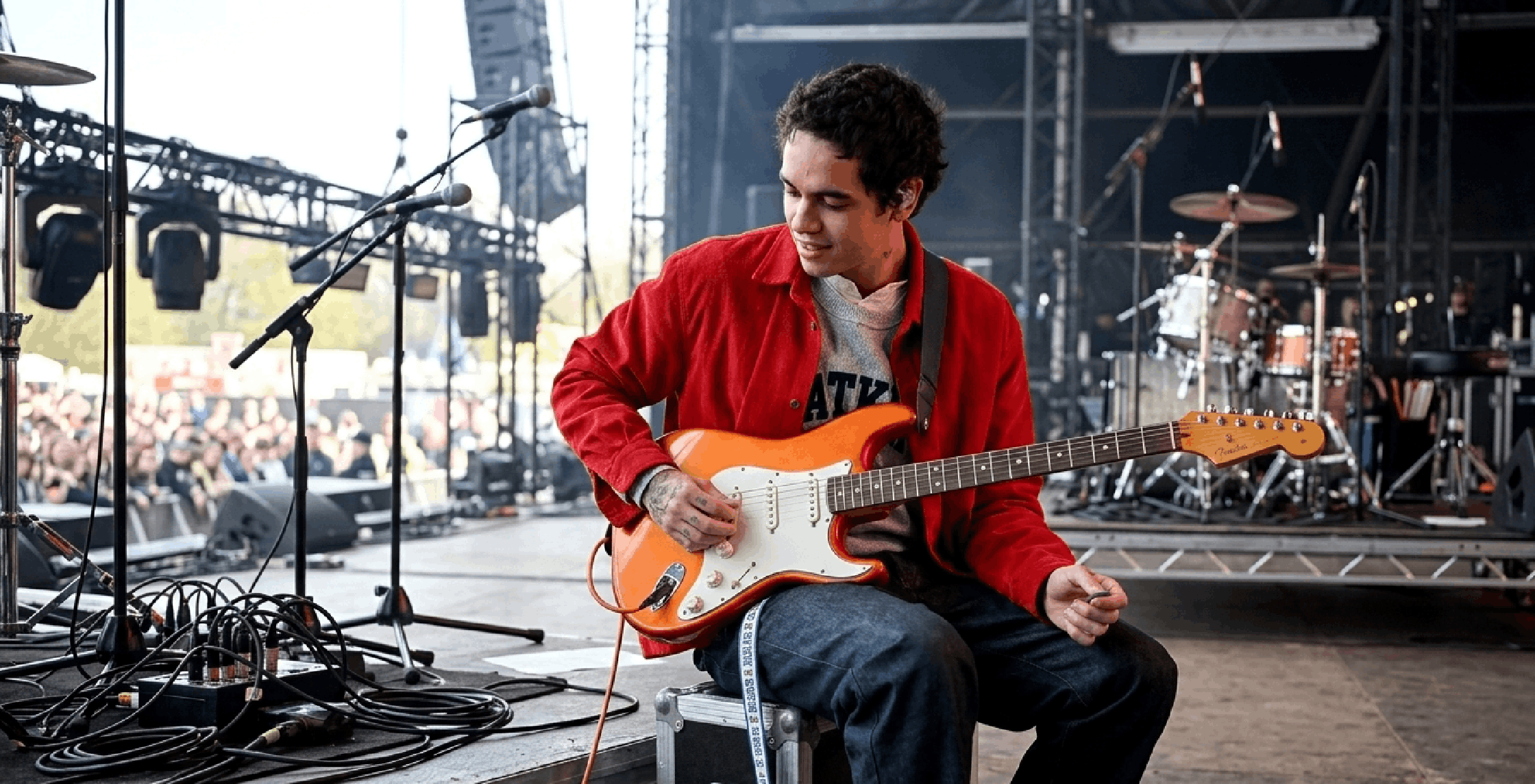 Dominic Fike Capital One JamFest 2026 red boxy snap button jacket overshirt in cherry red streetwear style