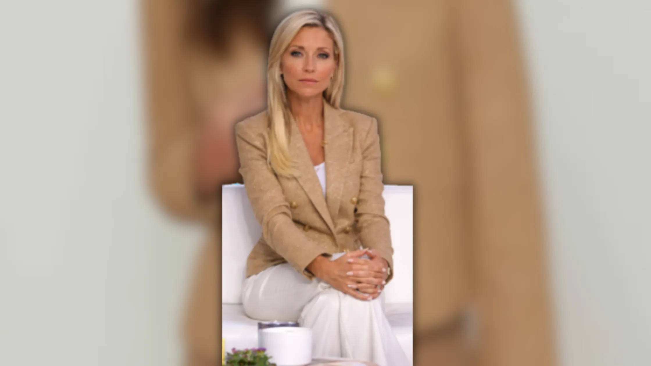 Fashion Alert: Ainsley Earhardt Turns Heads in Cropped Blazer on 2025 Show