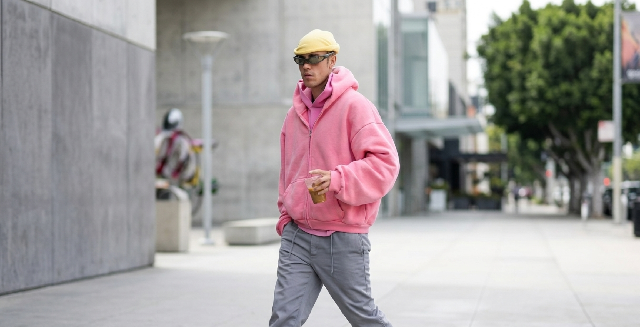Justin Bieber wearing oversized pink zip-up hoodie at Fashion LA Awards street style look