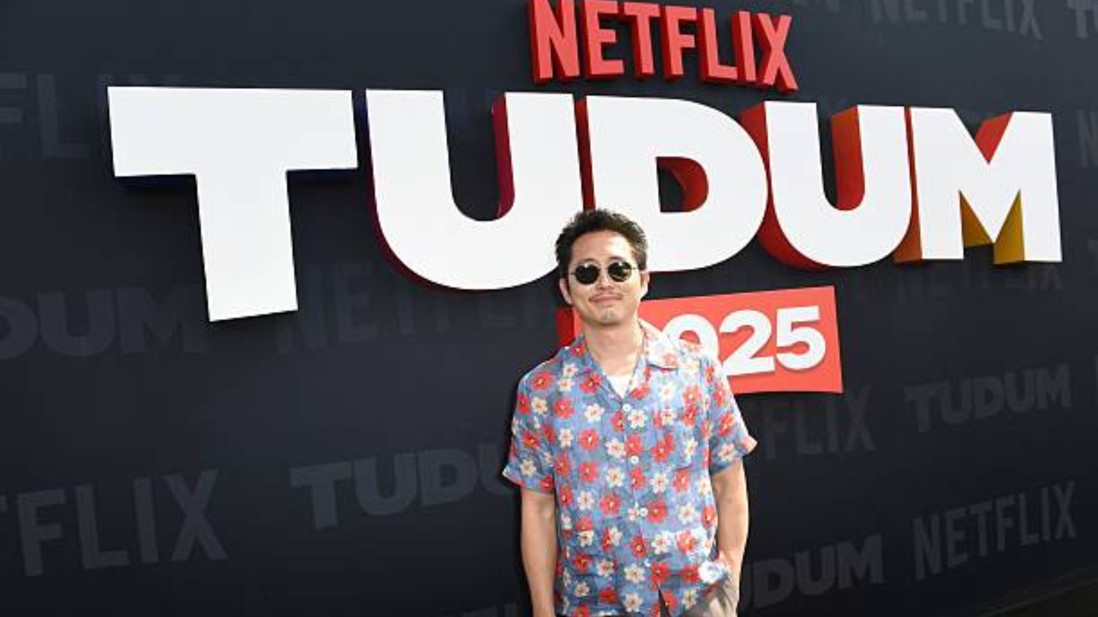 Steven Yeun Netflix Tudum 2025 Floral Shirt Styling Guide for Effortless Cool