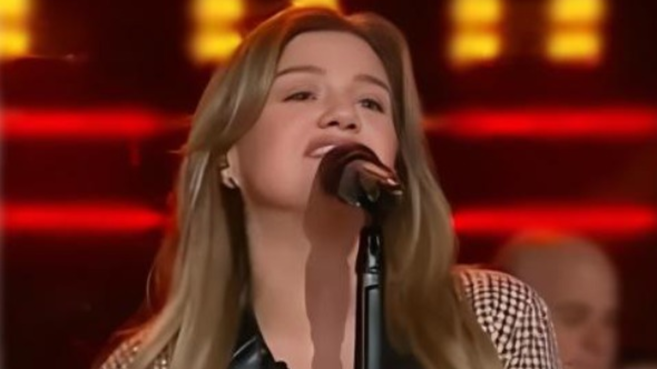 Styling Bold Celebrity Looks with The Kelly Clarkson Show 2025 Kelly Clarkson Blazer Romper