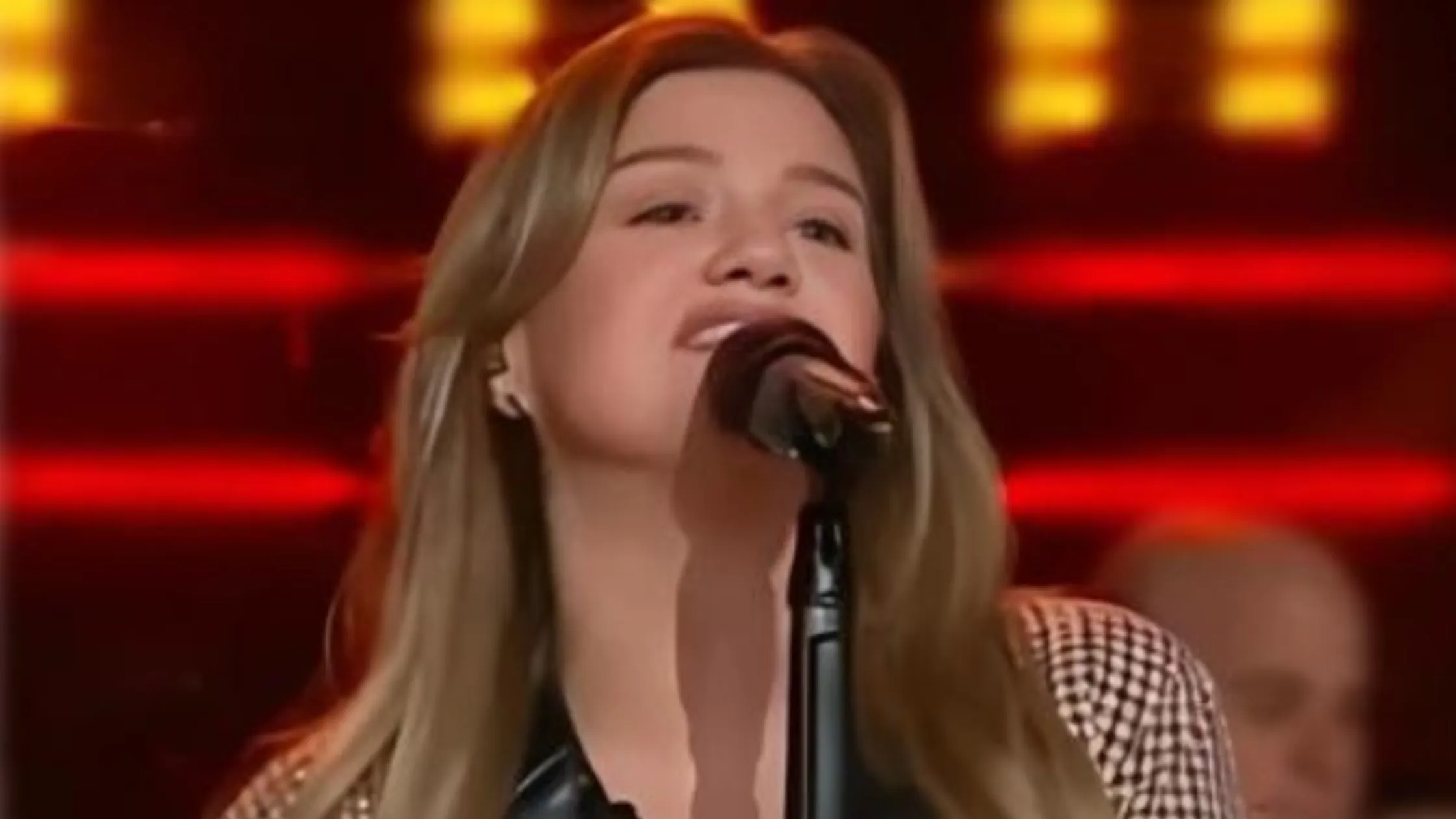 Styling Bold Celebrity Looks with The Kelly Clarkson Show 2025 Kelly Clarkson Blazer Romper